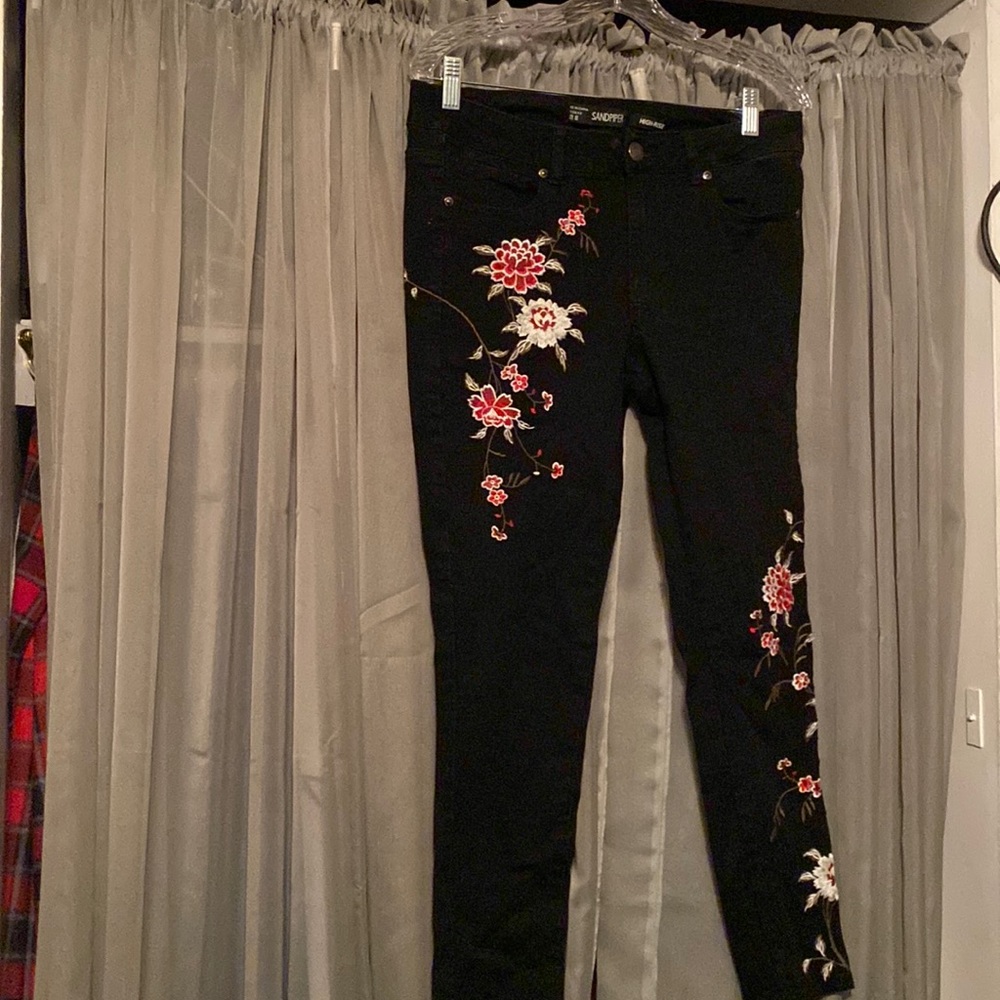 Black jeans with beautiful embroidery